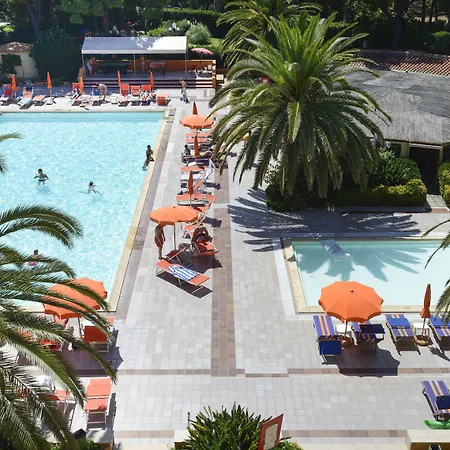 オアシス ホテル 4*